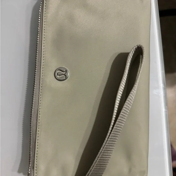 lululemon athletica | Bags | Lululemon Athletica Beige Toiletry Bag | Poshmark lululemon athletica | Bags | Lululemon Athletica Beige Toiletry Bag | Poshmark